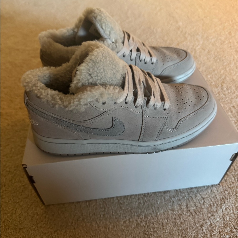 Women’s Air Jordan 1 Low SE Sherpa Fleece - Picture 4 of 11